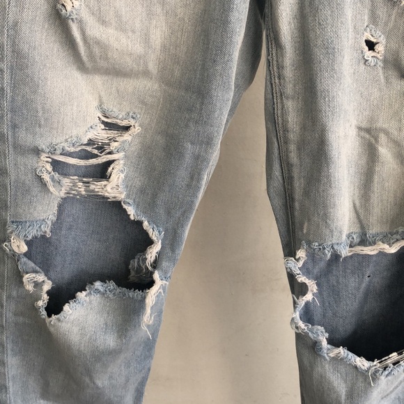 Distressed Mom jeans - Picture 4 of 6